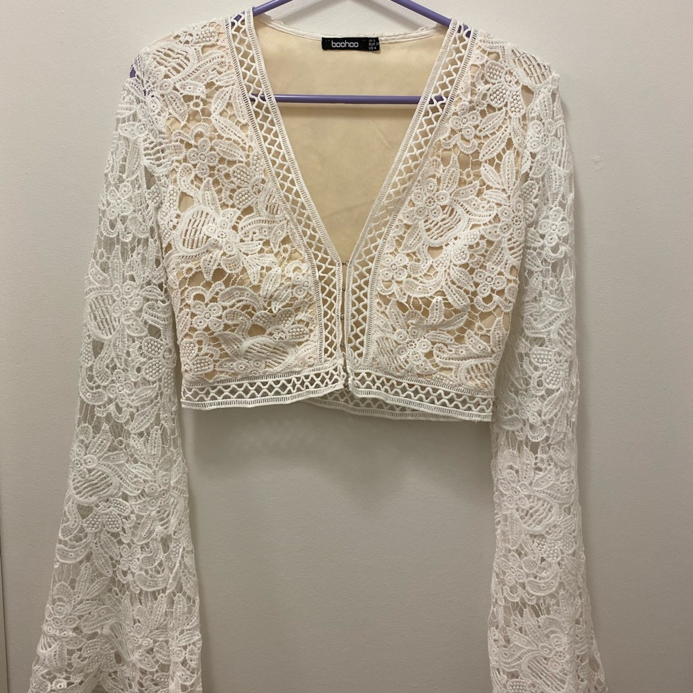 WHITE LACE CROP TOP
